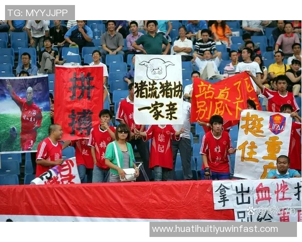 2025年中国足协青少年足球锦标赛男子16强球队团结一心共创辉煌时刻